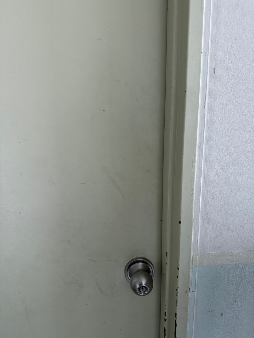 안양 동안구 비산1동 현관 손잡이 교체 사진